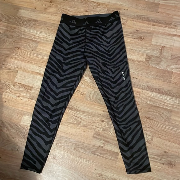 adidas Pants - EUC Adidas/Aeroready leggings/grey black tiger stripe/M/only worn 3x/beautiful